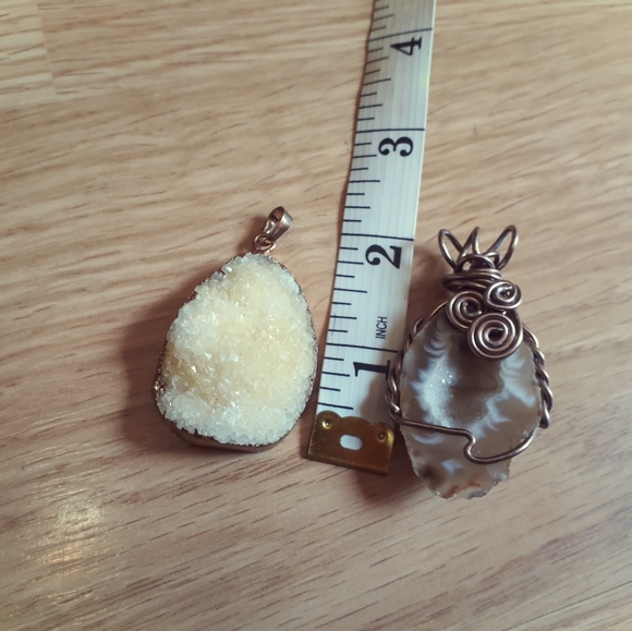 Natural Agate Druzy Crystals Pendants! - Picture 2 of 3